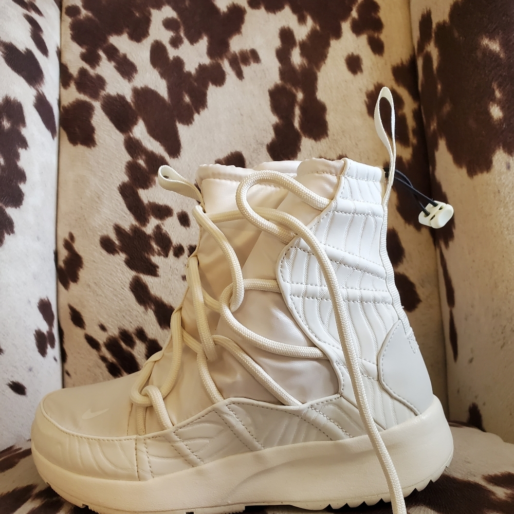 Cream nike tanjun boots - Picture 4 of 5